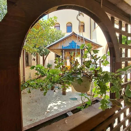 Flora Country house *