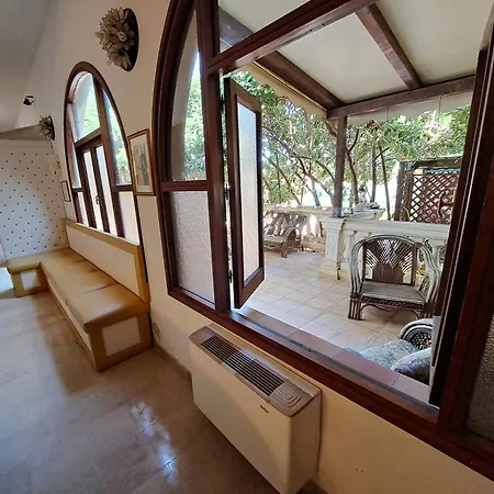Flora Country house *